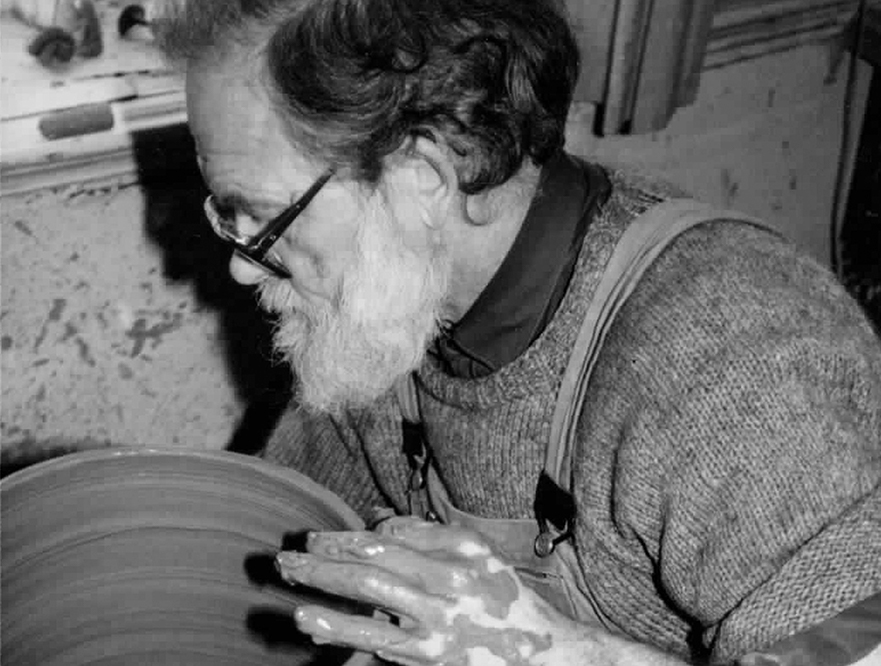 Niels drejer en krukke